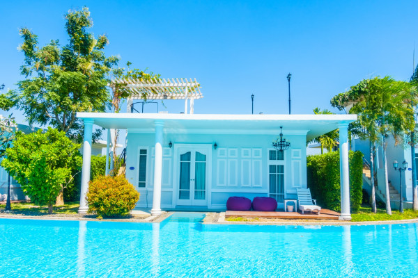 Faire construire une pool house et une piscine