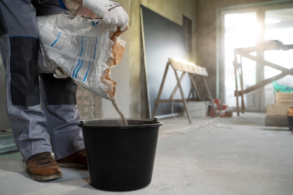 Faire couler du béton dans un local commercial  